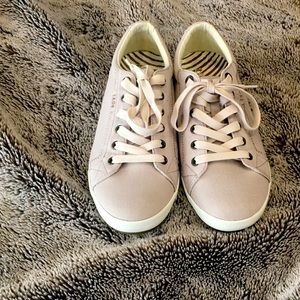 Gray Täōs Star Casual Women’s Shoes (Sz 10)